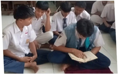 Melampaui Batas Ruang: Kekhidmatan Sanlat SMPN 1 Baros di Dalam Kelas